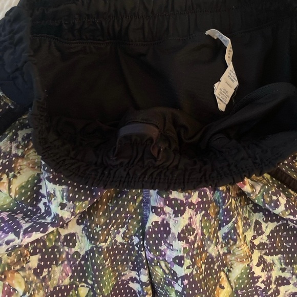 Lululemon shorts (#340) - Picture 6 of 6